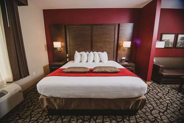 Suite - Best Western Plus Lakeview Hotel Madison