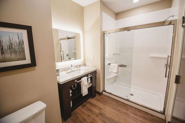 Suite - Best Western Plus Lakeview Hotel Madison