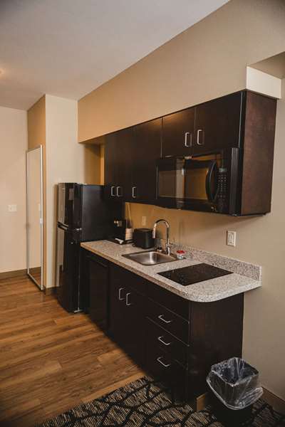 Suite - Best Western Plus Lakeview Hotel Madison