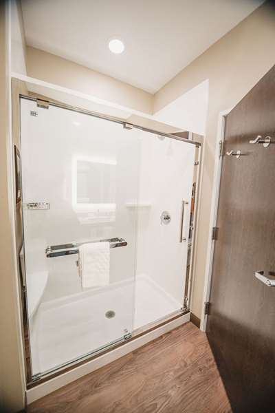  - Best Western Plus Lakeview Hotel Madison