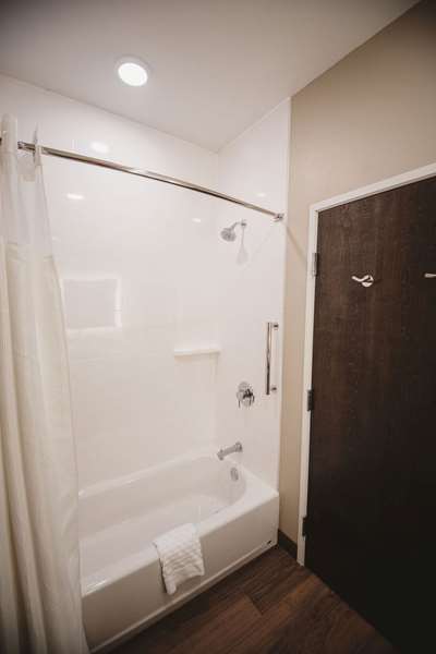  - Best Western Plus Lakeview Hotel Madison