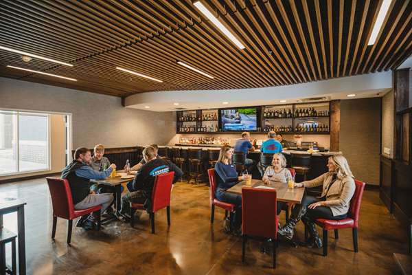 Bar - Best Western Plus Lakeview Hotel Madison