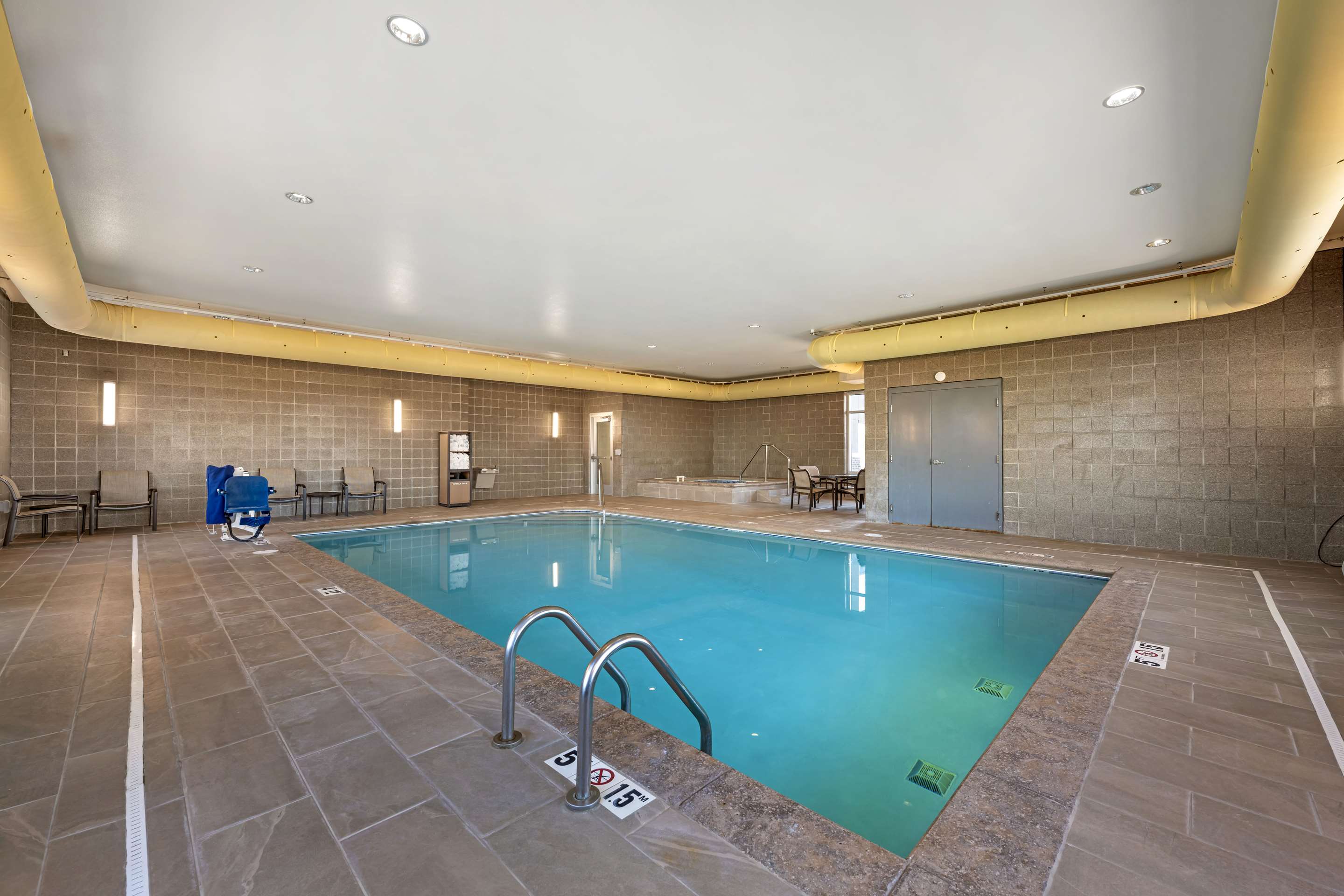 Indoor Pool / Hot Tub