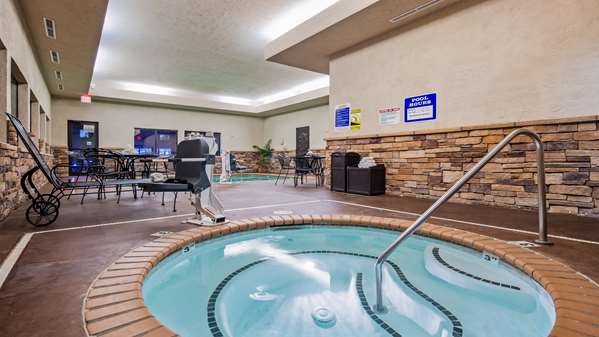 Pool - SureStay Plus Hotel by Best Western Coffeyville