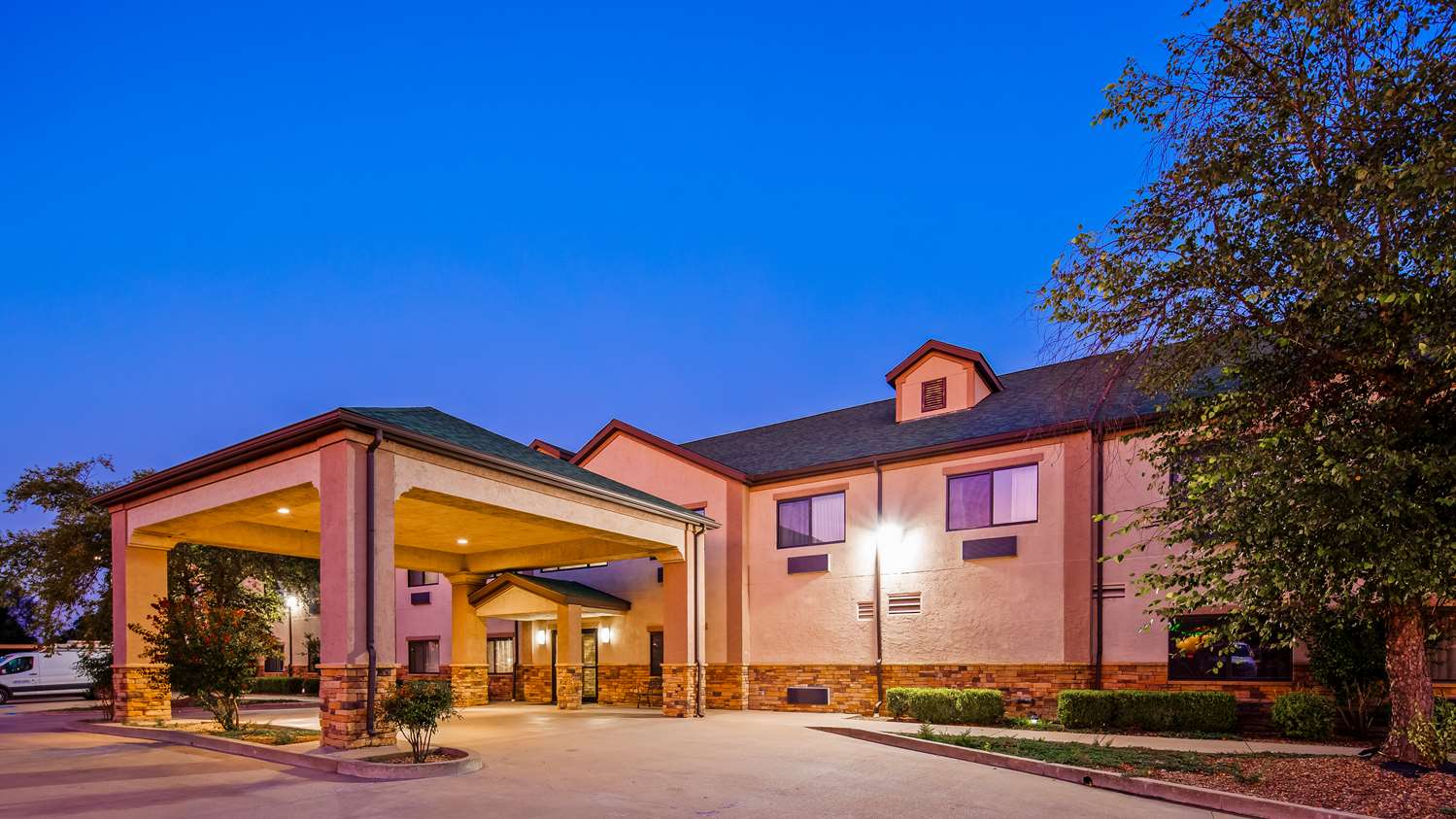 SureStay Plus Hotel by Best Western Coffeyville, KS See Discounts