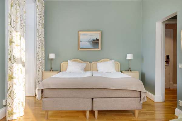 1 King Bed, Non-Smoking, Superior Room, Work Desk, Wi-Fi, Hairdryer, Full Breakfast