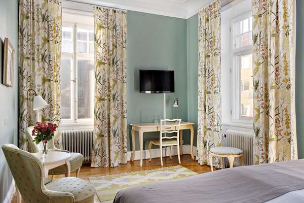 1 King Bed, Non-Smoking, Superior Room, Work Desk, Wi-Fi, Hairdryer, Full Breakfast