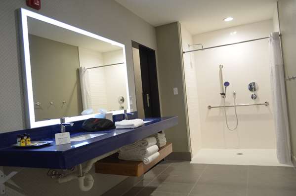  - GLo Best Western Catoosa Hotel - I-44, Exit 240