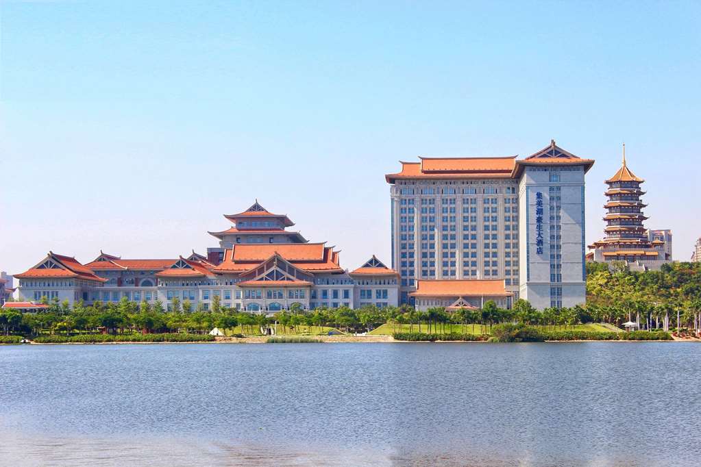 Howard Johnson by Wyndham Jimei Lake Plz
