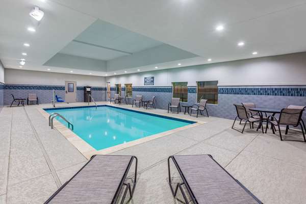 Pool - La Quinta Inn & Suites Channelview - I-10, Exit 784