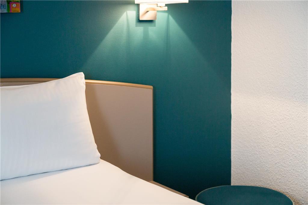 OG CITY HOTEL ECLIPSE LYON EST-guestroom-Guest Room,On-Site.jpg