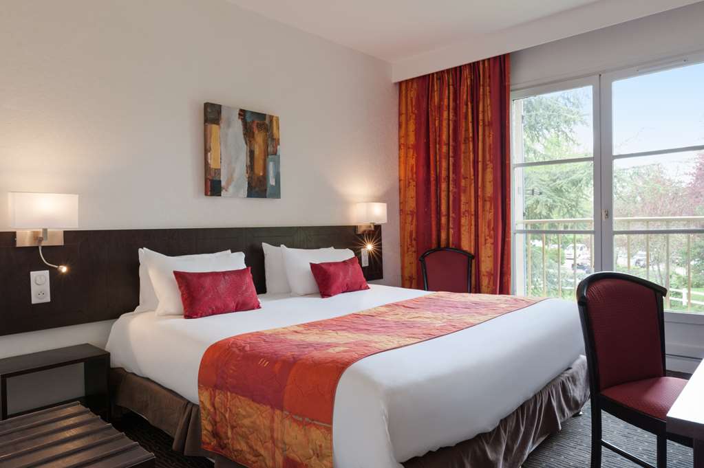 OGROUEN NORD LA BERTELIERE-guestroom-Guest Room,On-Site.jpg