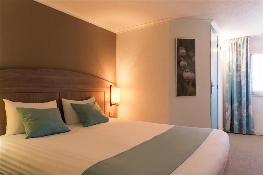 OG CITY HOTEL GAYANT DOUAI-guestroom-Guest Room,On-Site.jpg