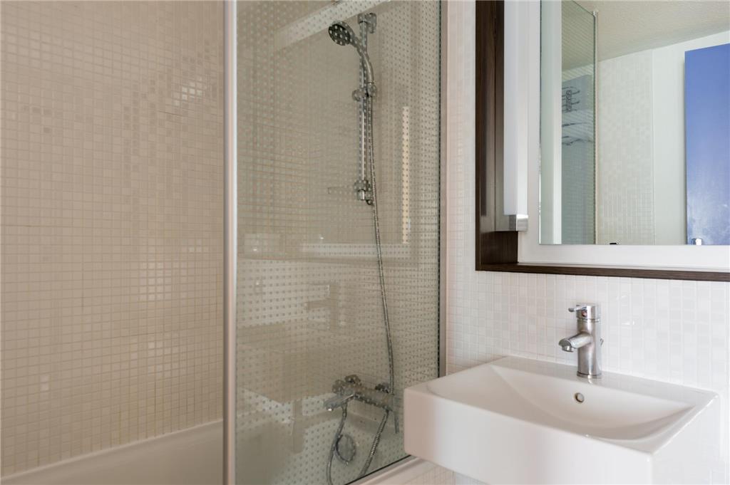 OG CITY HOTEL GAYANT DOUAI-guestroom-Guest Room,Bathroom,On-Site.jpg
