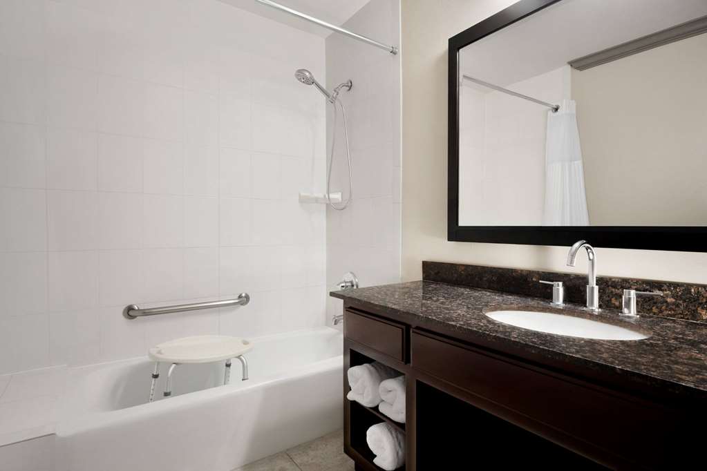 BAYMONT BY WYNDHAM MONTEREY PARK-guestroom-Guest Room,Bathroom,Shower,Accessibility,On-Site.jpg