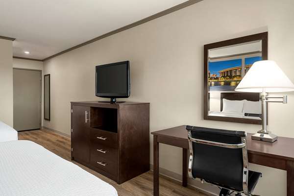  - Baymont Inn & Suites Monterey Park - CA 60, Exit 6