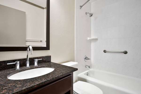  - Baymont Inn & Suites Monterey Park - CA 60, Exit 6