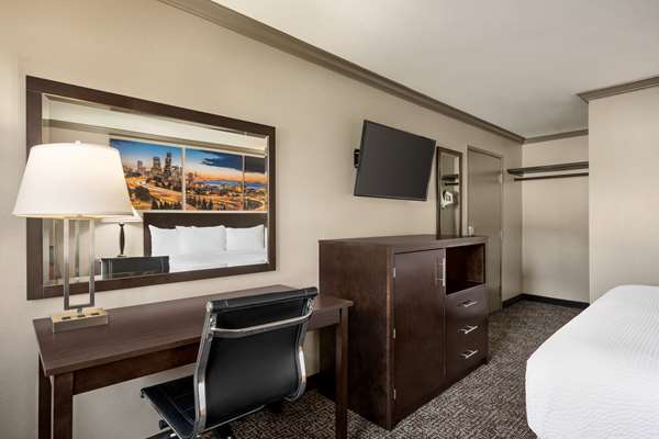  - Baymont Inn & Suites Monterey Park - CA 60, Exit 6