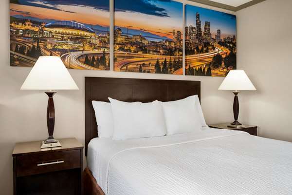  - Baymont Inn & Suites Monterey Park - CA 60, Exit 6