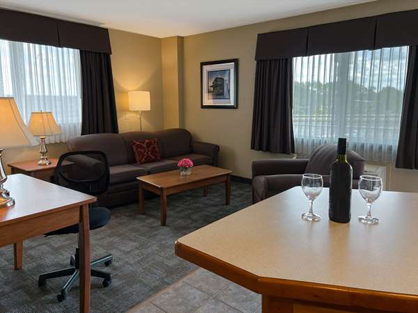Suite - Coast Swift Current Hotel