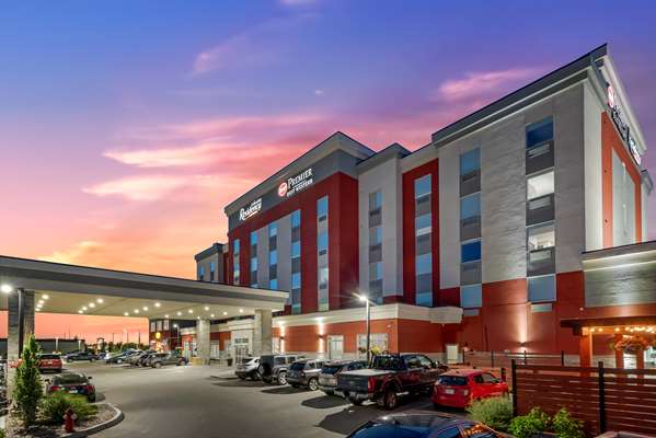 Exterior view - Best Western Premier Executive Residency Medicine Hat