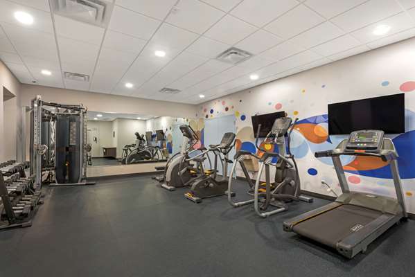 Fitness/ Exercise Room - Best Western Premier Executive Residency Medicine Hat
