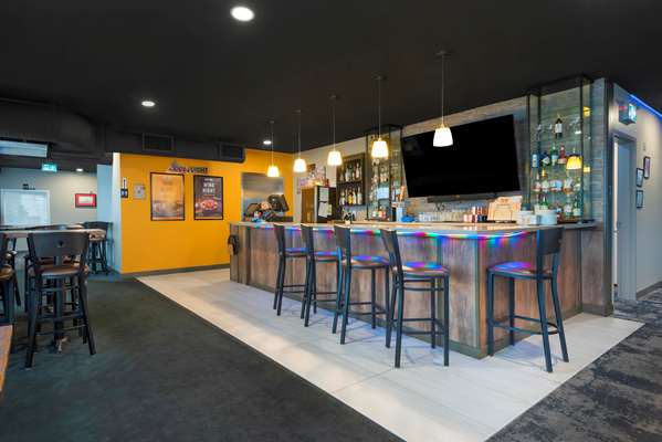 Bar - Best Western Premier Executive Residency Medicine Hat