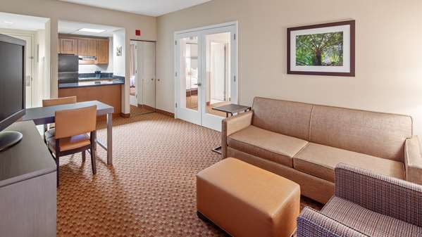 Suite - Best Western Plus Kendall Hotel & Suites - FL Turnpike, Exit 20