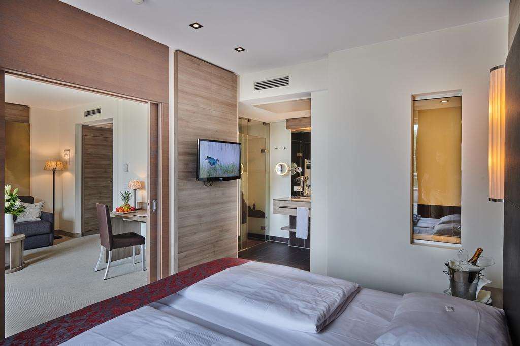 Posthotel Donaustauf-guestroom-Guest Room,Suite,On-Site.jpg