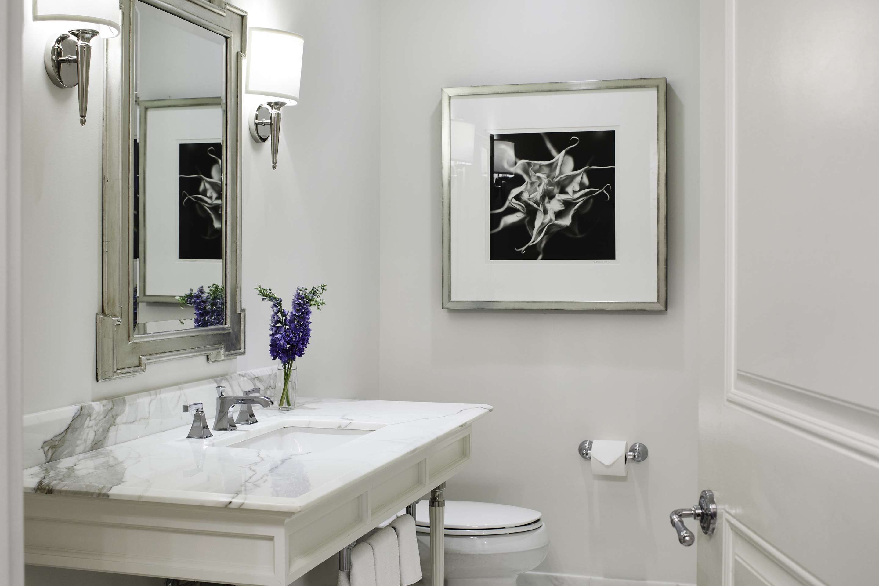 Guest room bath