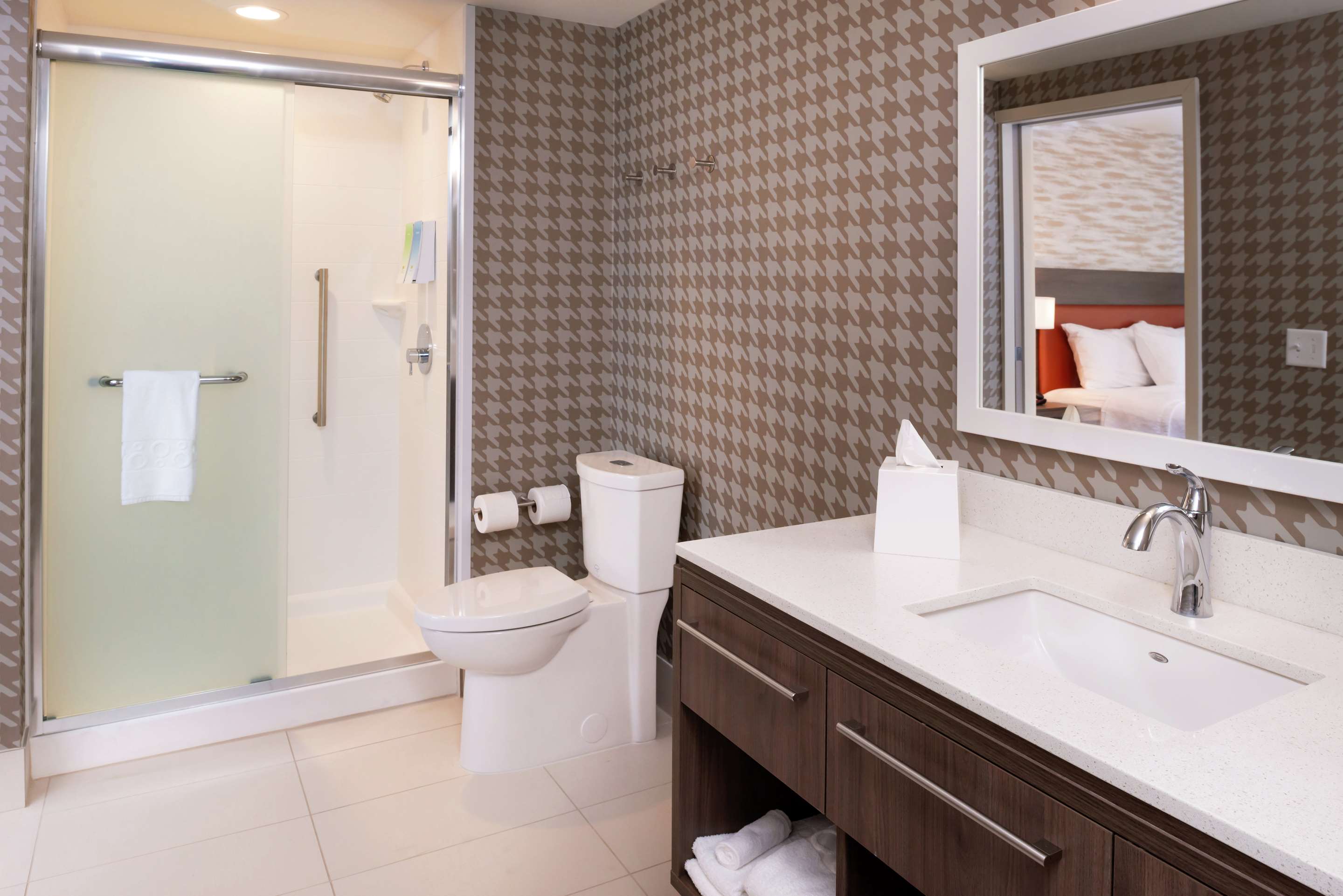 Guest room bath