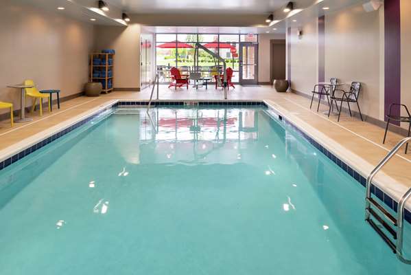 Pool - Home2 Suites by Hilton New Albany
