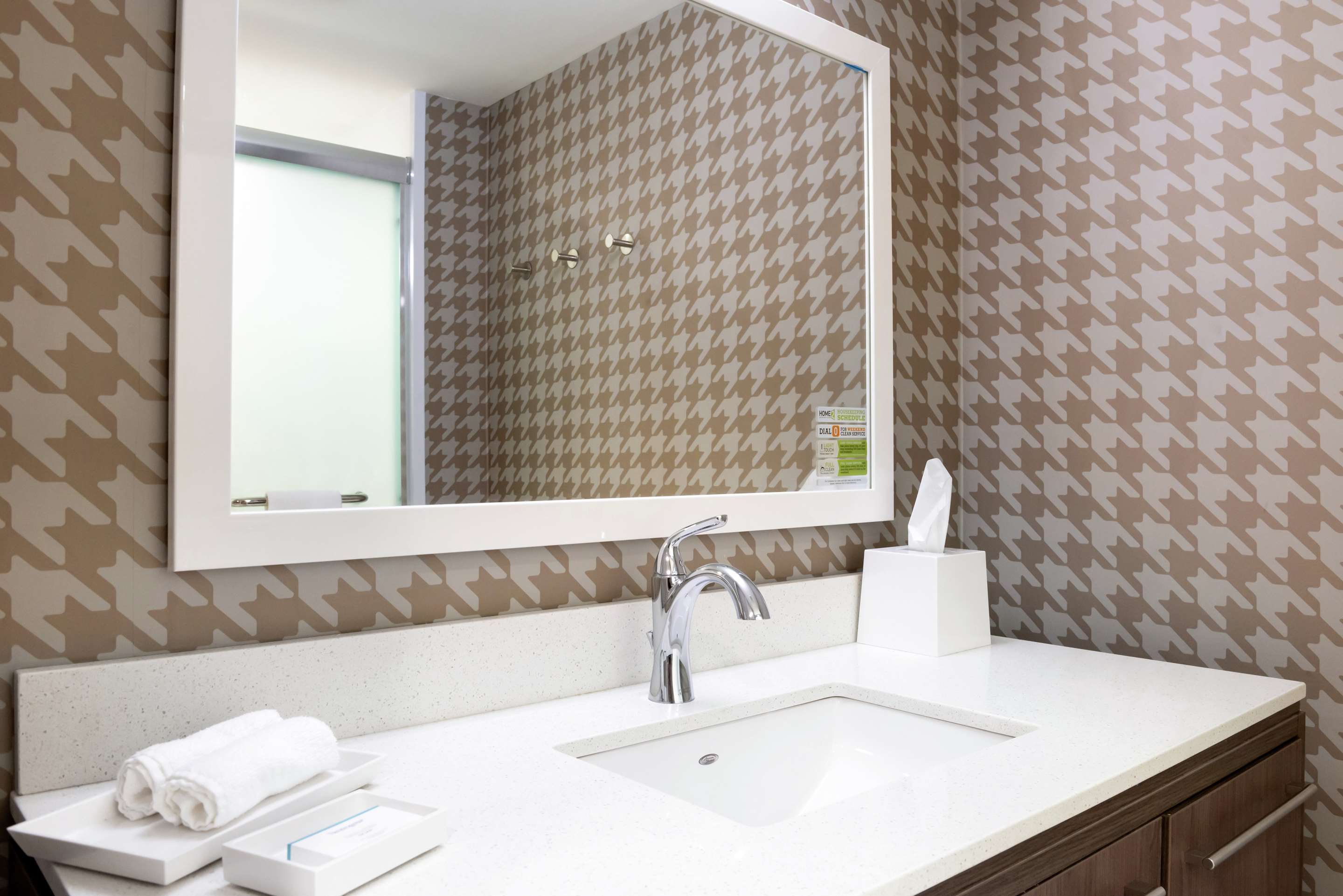 Guest room bath