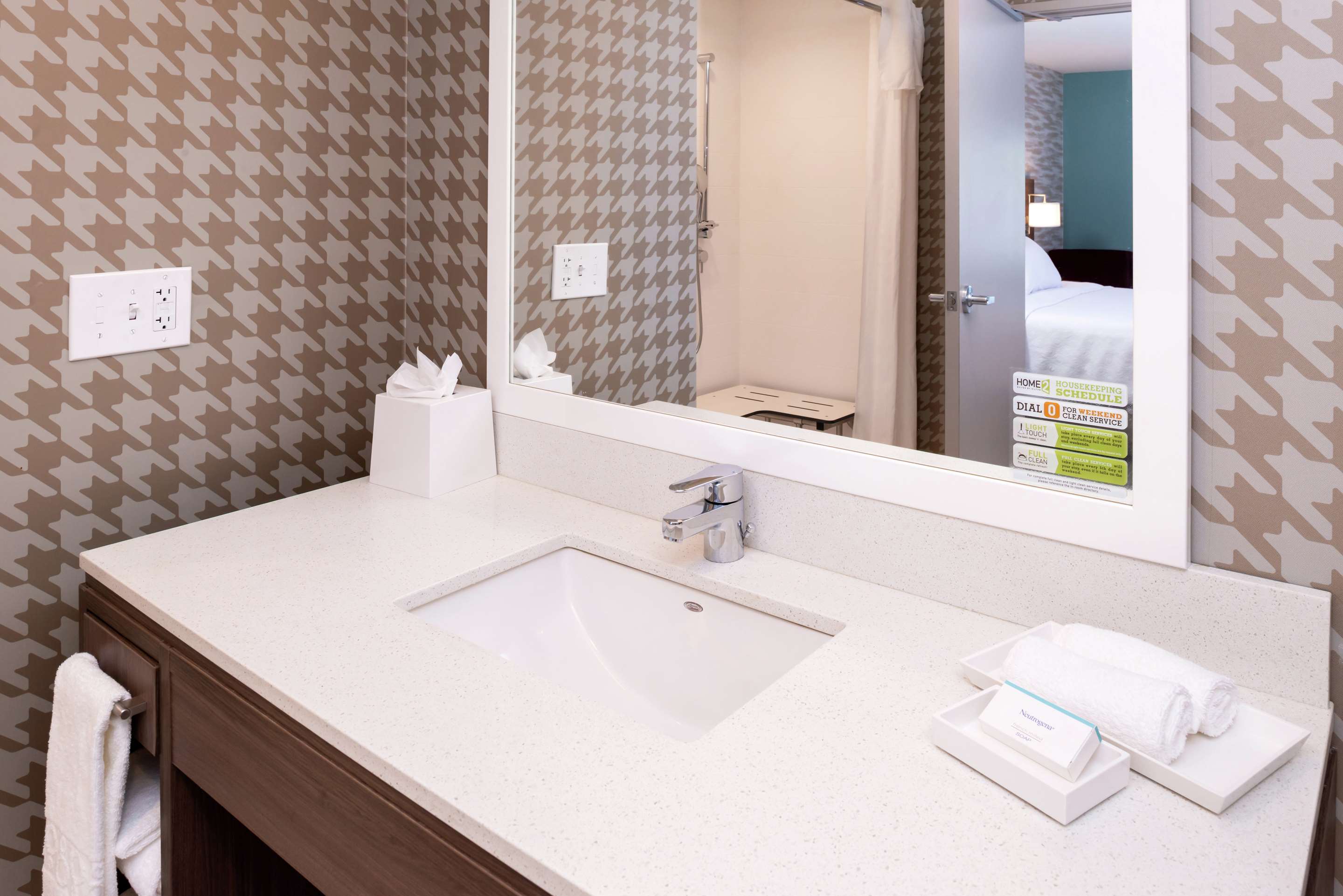 Guest room bath