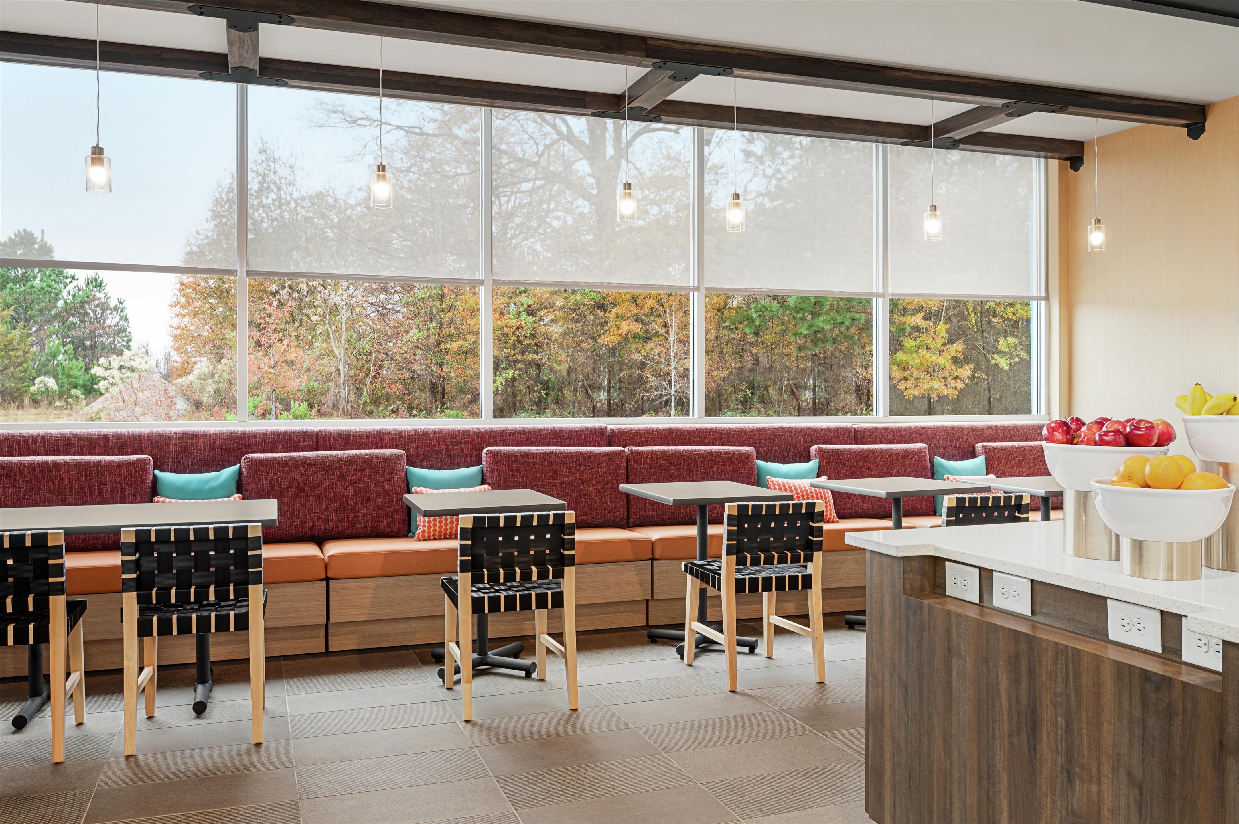 Breakfast Area | Tru by Hilton Greenville Woodruff Road