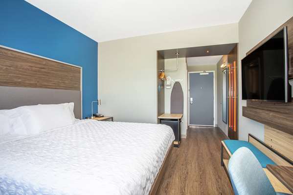  - Tru by Hilton Hotel Midvale