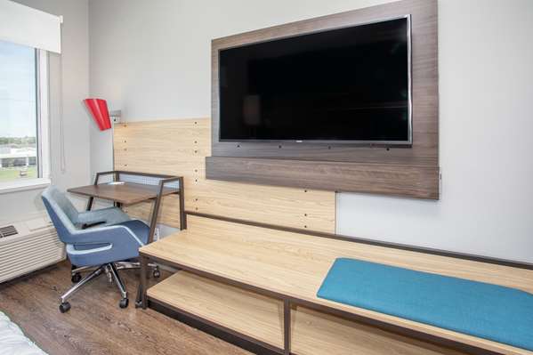  - Tru by Hilton Hotel Midvale