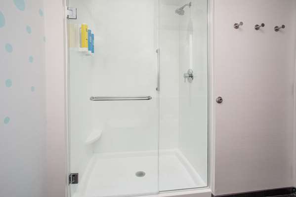  - Tru by Hilton Hotel Midvale