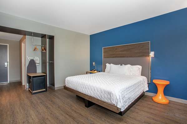  - Tru by Hilton Hotel Midvale