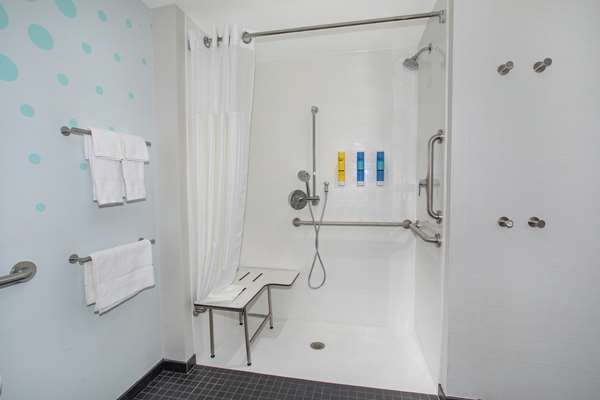  - Tru by Hilton Hotel Midvale