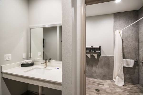 Suite - Americas Best Value Inn Northeast Houston