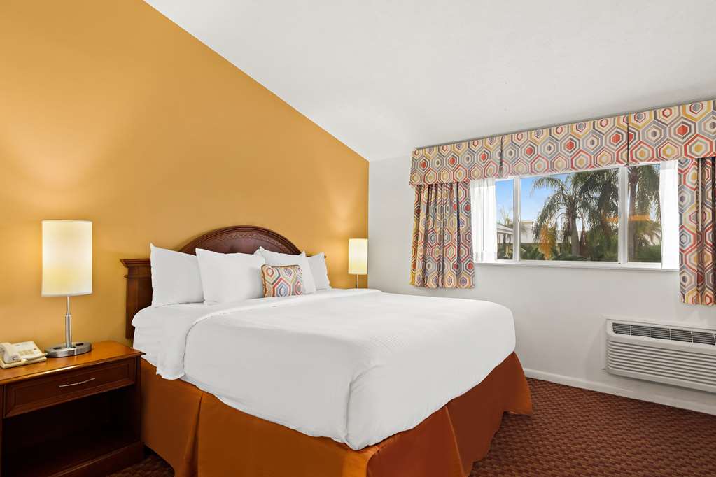 Best Western Port St. Lucie-guestroom-Guest Room,On-Site.jpg