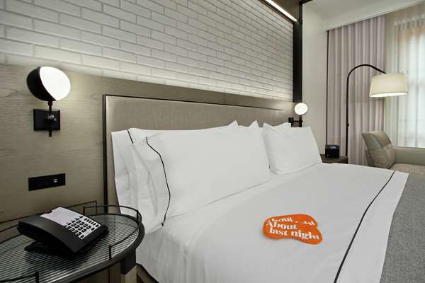  - Canopy by Hilton Hotel Downtown Short North Columbus - I-670, Exit 4