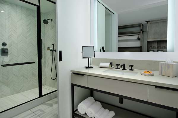  - Canopy by Hilton Hotel Downtown Short North Columbus - I-670, Exit 4