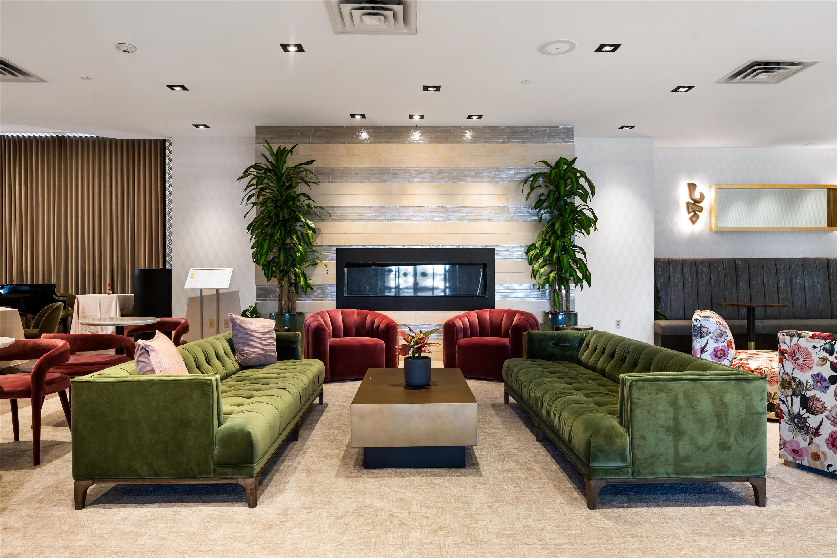 Lobby | DoubleTree by Hilton Fairfield Hotel & Suites