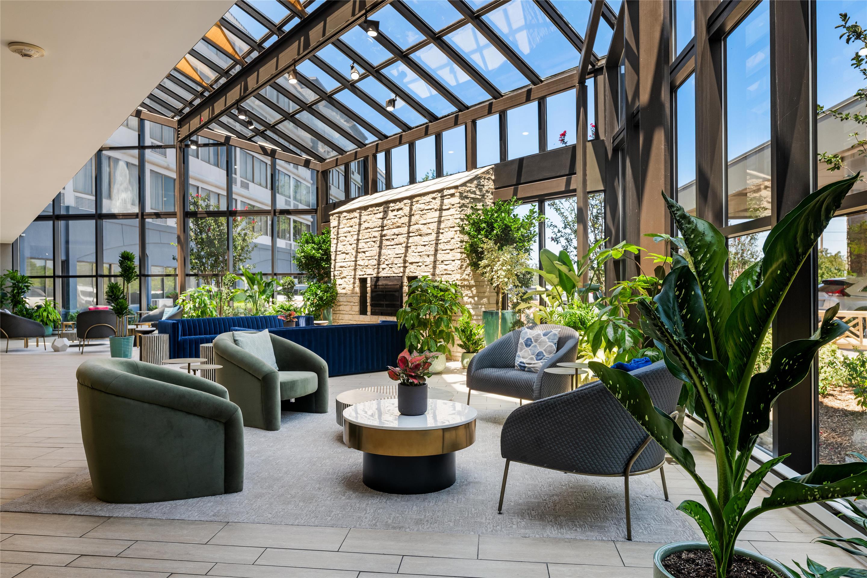 Lobby | DoubleTree by Hilton Fairfield Hotel & Suites