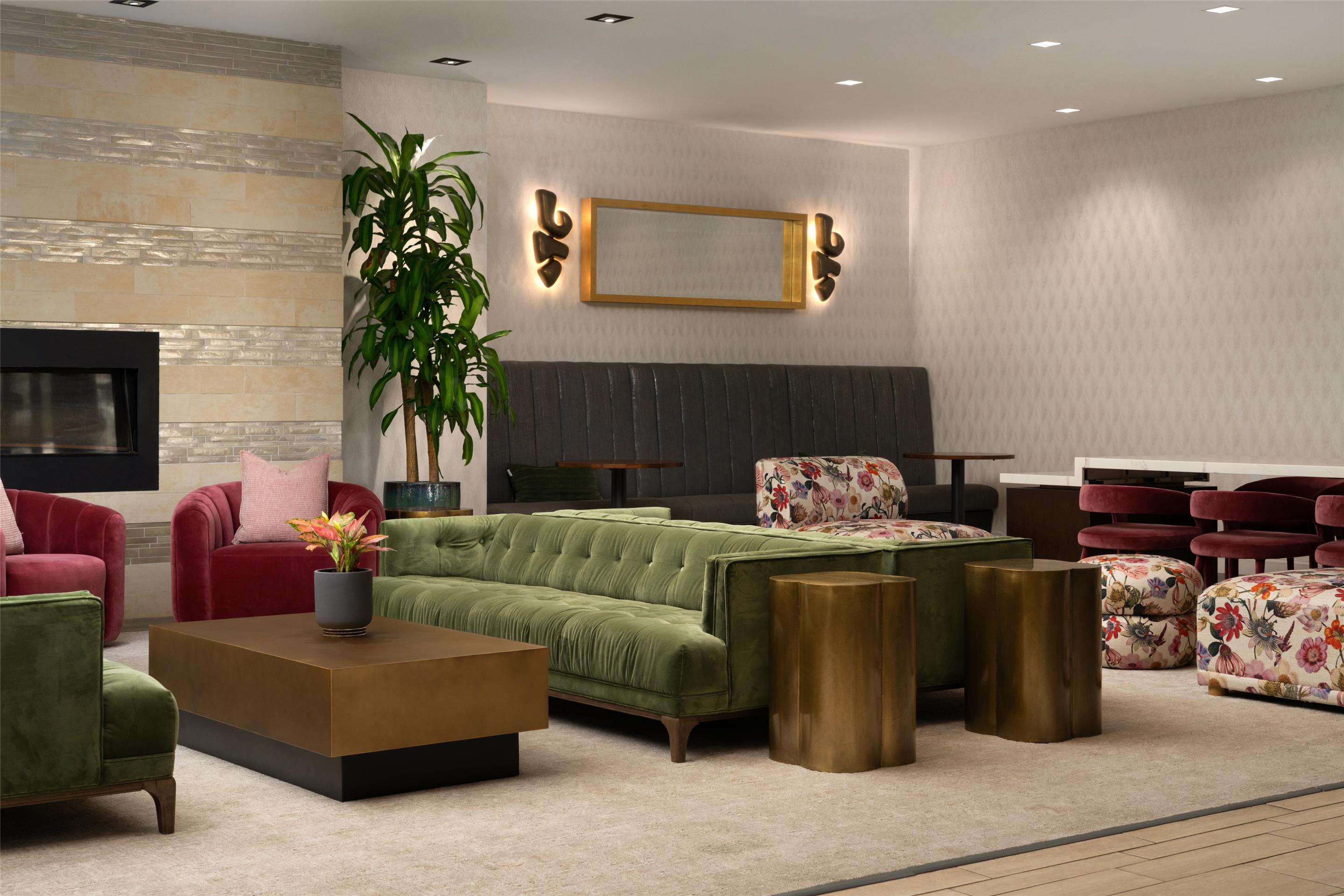 Lobby | DoubleTree by Hilton Fairfield Hotel & Suites