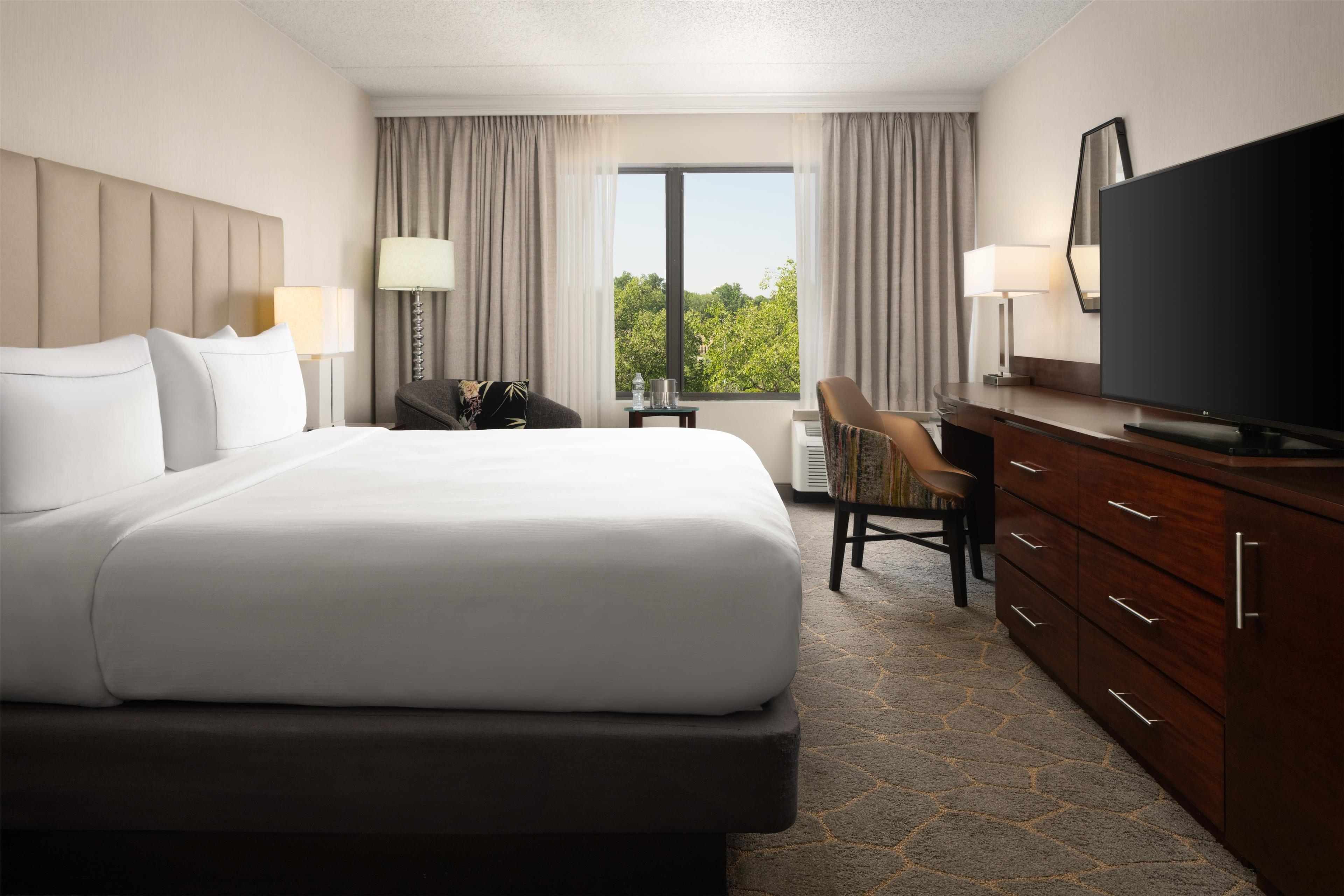 DoubleTree by Hilton Fairfield Hotel & Suites Room Type - 1KG MOB HEAR ACC RI-SHW