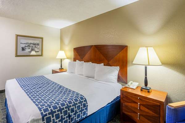  - Econo Lodge Inn & Suites Auburn