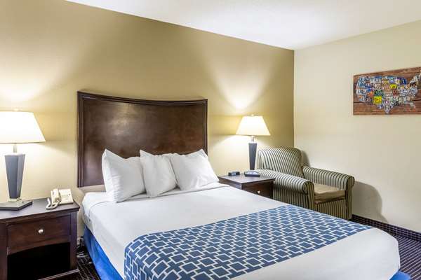  - Econo Lodge Inn & Suites Auburn